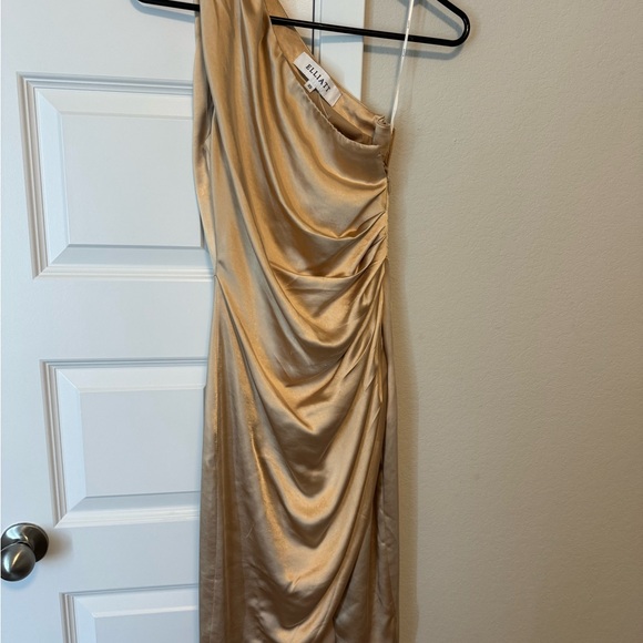 Elliatt gold one shoulder dress - Picture 2 of 2